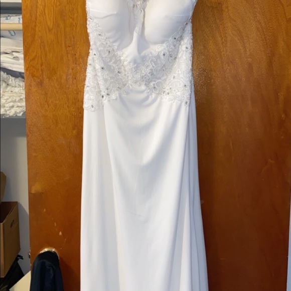 Wedding dress - Picture 1 of 6